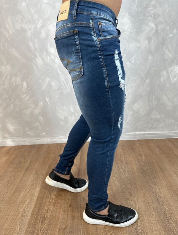Calça Jeans Lacoste – Design Urbano e Conforto que Impressiona - Image 4