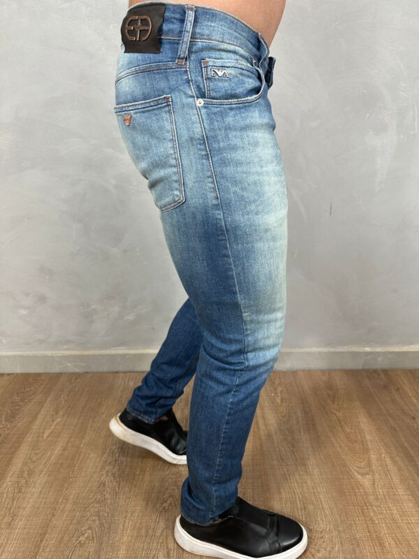 Calça Jeans Armani DFC | Elegância e Conforto em Denim Premium - Image 3