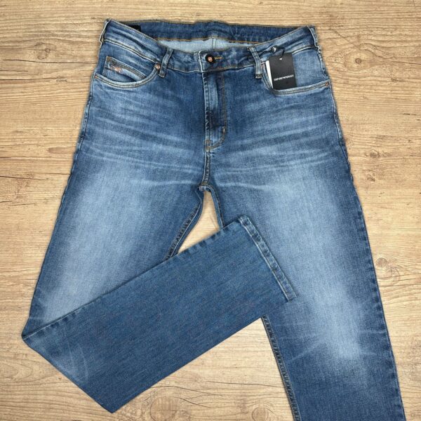 Calça Jeans Masculina Armani – Corte Slim e Lavagem Escura - Image 5