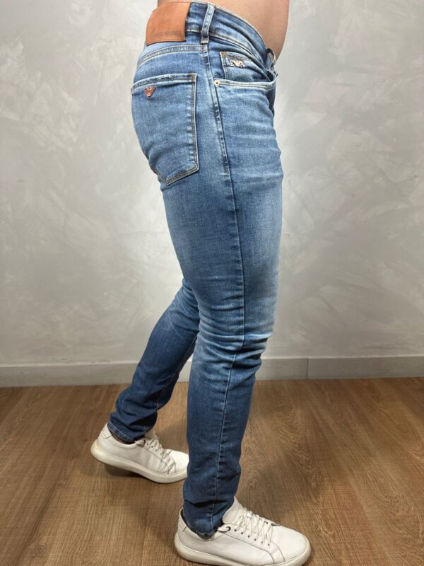 Calça Jeans Masculina Armani – Corte Slim e Lavagem Escura - Image 3