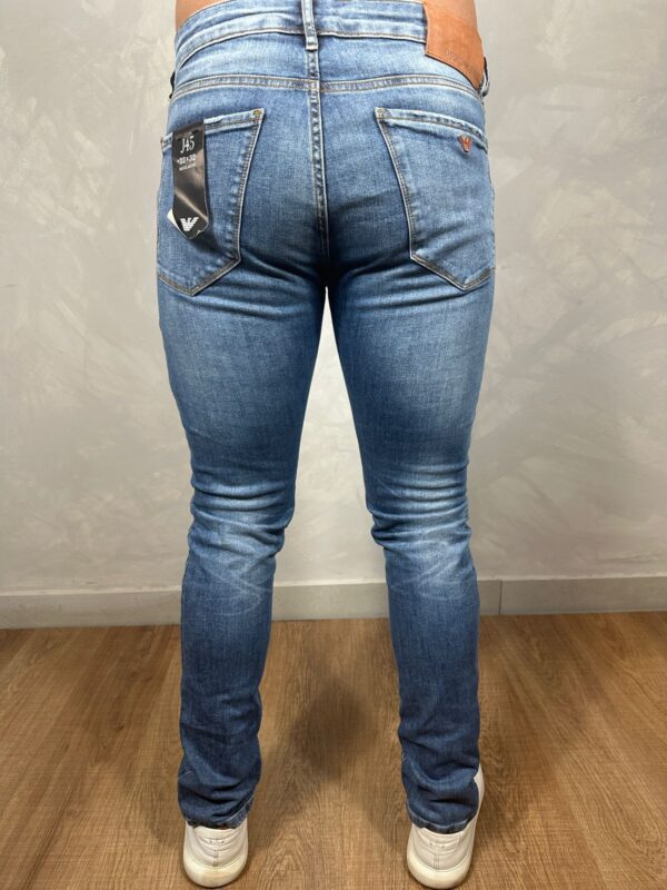 Calça Jeans Masculina Armani – Corte Slim e Lavagem Escura - Image 4