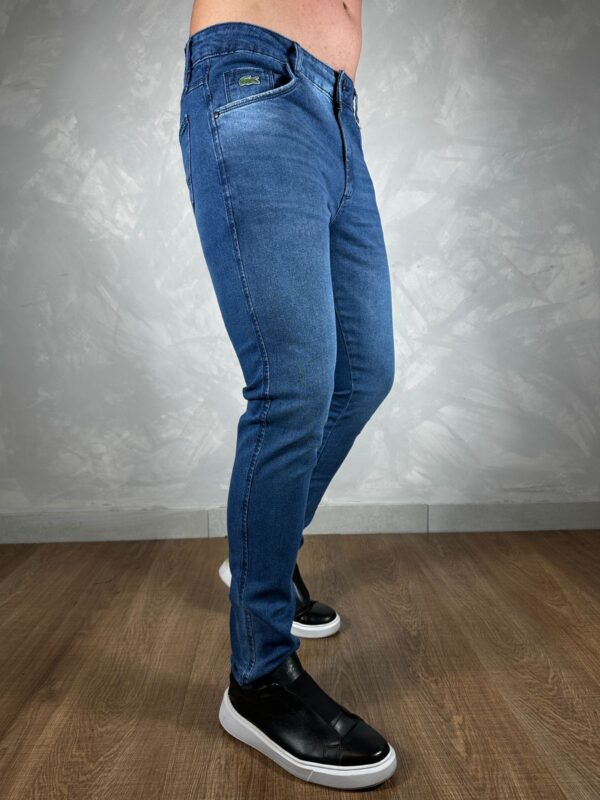 Calça Jeans Lacoste | Estilo Urbano e Conforto Premium - Image 3