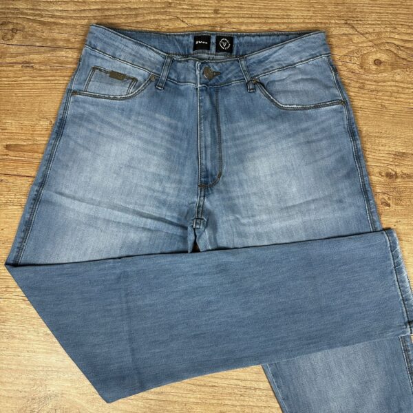 Elegância e Conforto: Calça Jeans Hugo Boss DFC Pronta pra Você - Image 2
