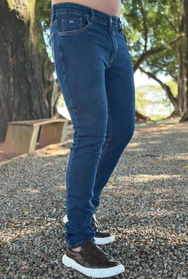 Calça Jeans Tommy Hilfiger DFC – Design Inovador e Conforto Superior - Image 4