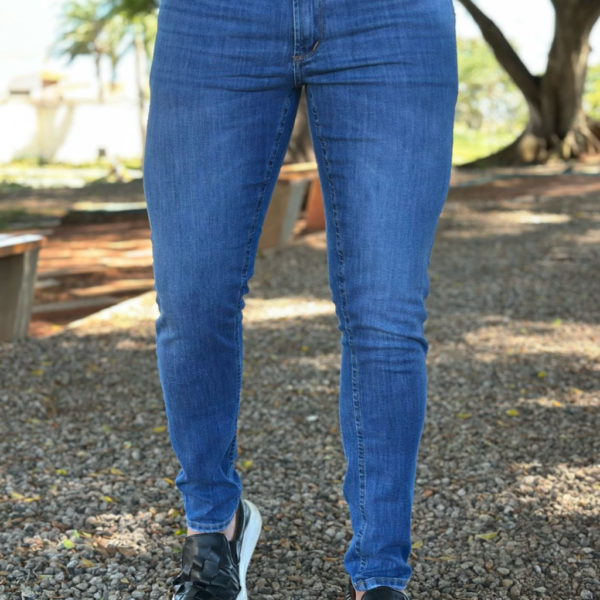 Calça Jeans Hugo Boss Masculina – Corte Slim e Elegância Atemporal