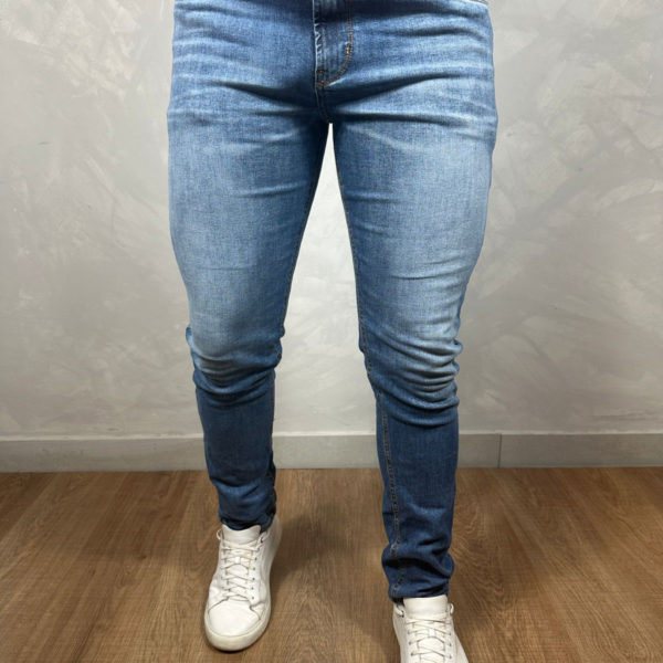 Calça Jeans Masculina Armani – Corte Slim e Lavagem Escura