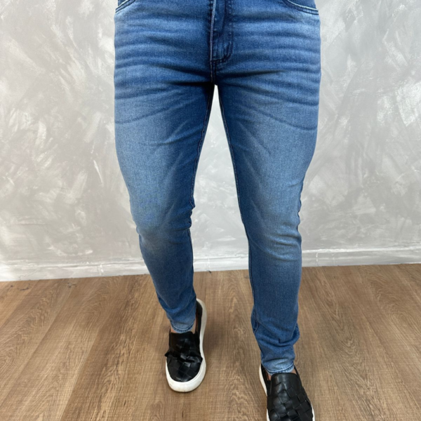 Calça Jeans Diesel | Estilo Rebelde, Conforto e Atitude em Cada Detalhe!